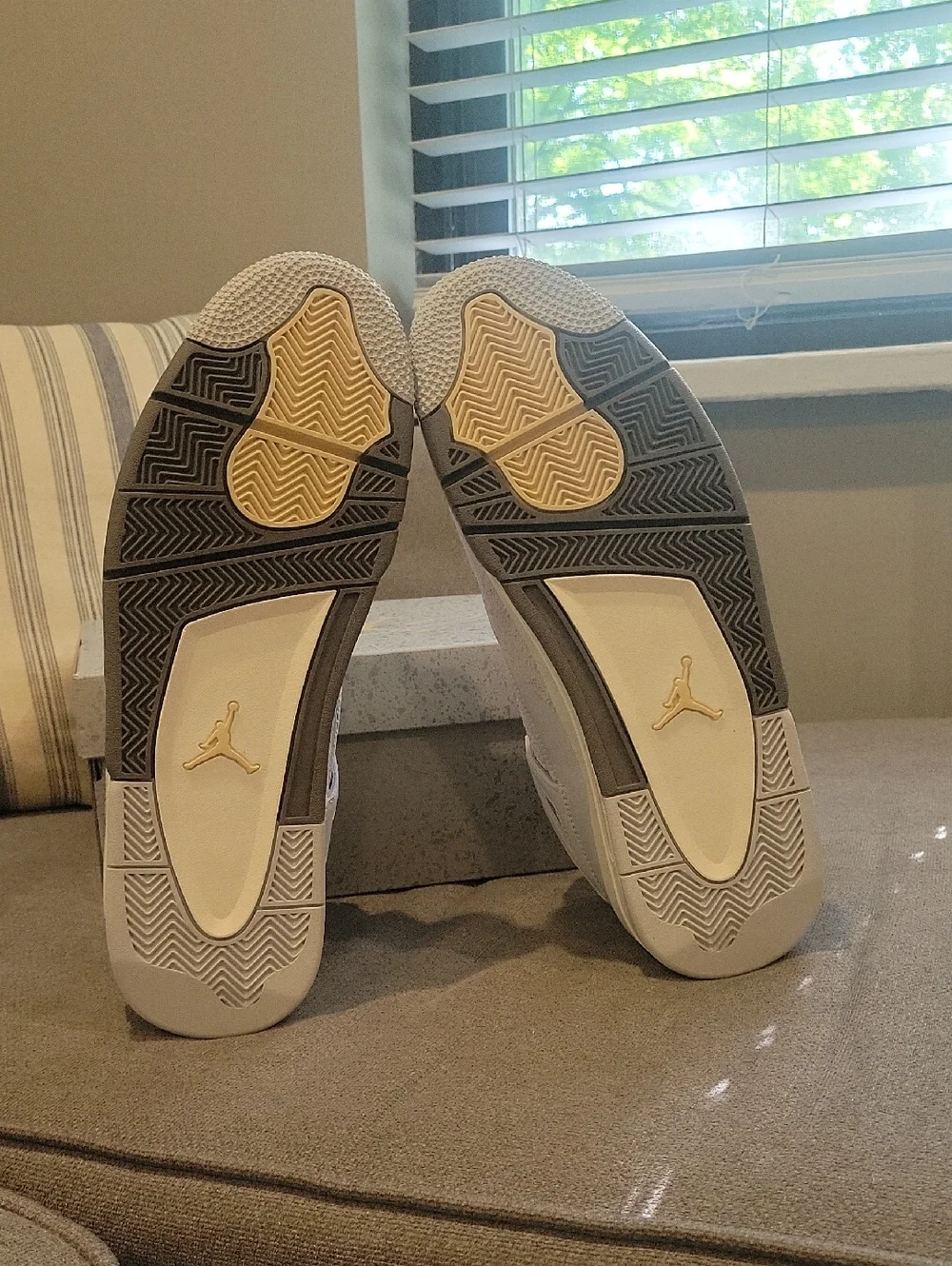 AIR JORDAN 4 RETRO SE - PHOTON DUST/PALE VANILLA - SIZE 14